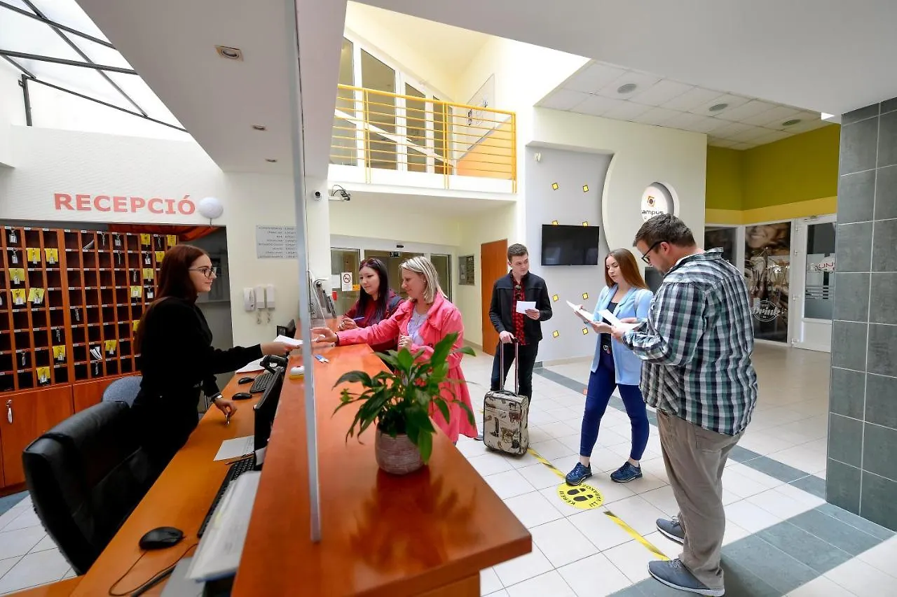 Campus Hotel ديبريتْسين