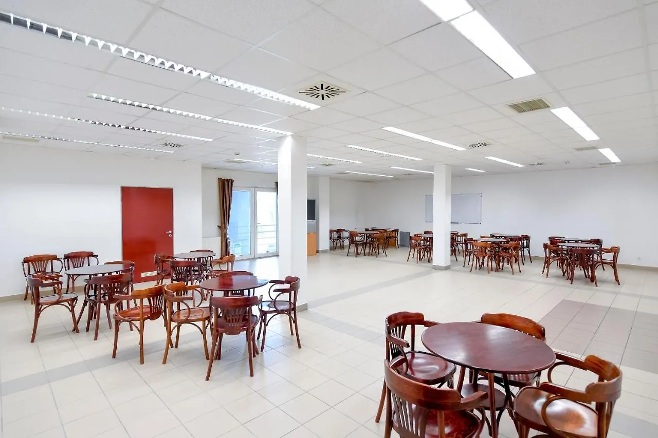 ***  Campus Hotel ديبريتْسين المجر