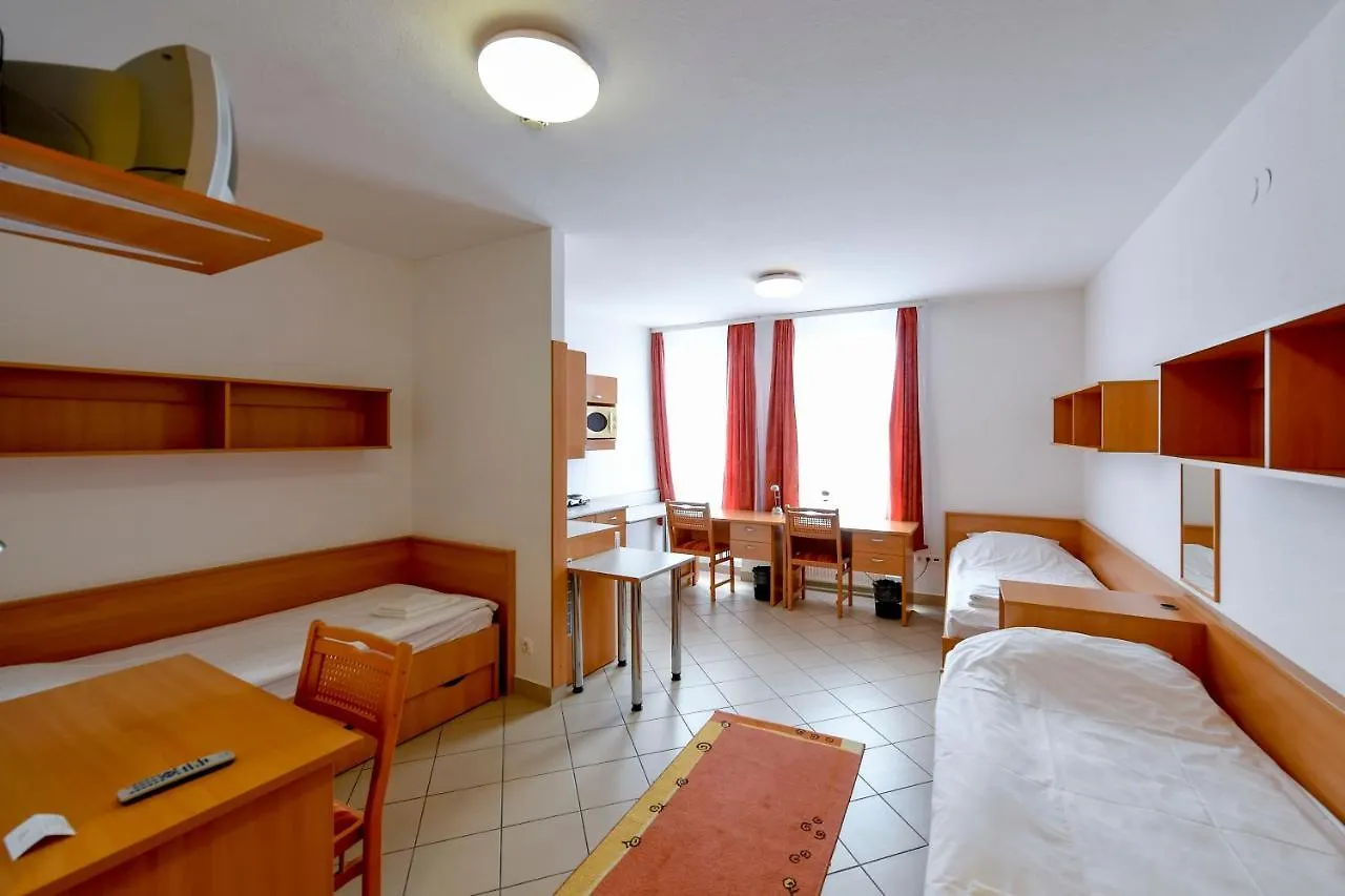 Campus Hotel ديبريتْسين المجر